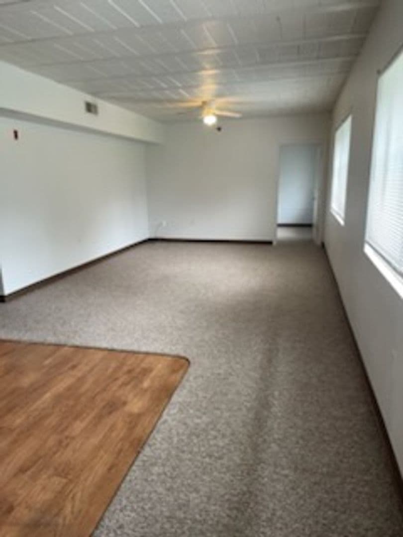 Davenport Apartment: 1607 W 12th Street