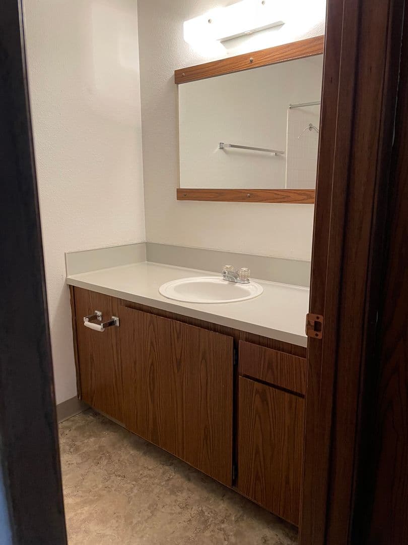 La Grande Apartment: 2310 E Q Ave - 48