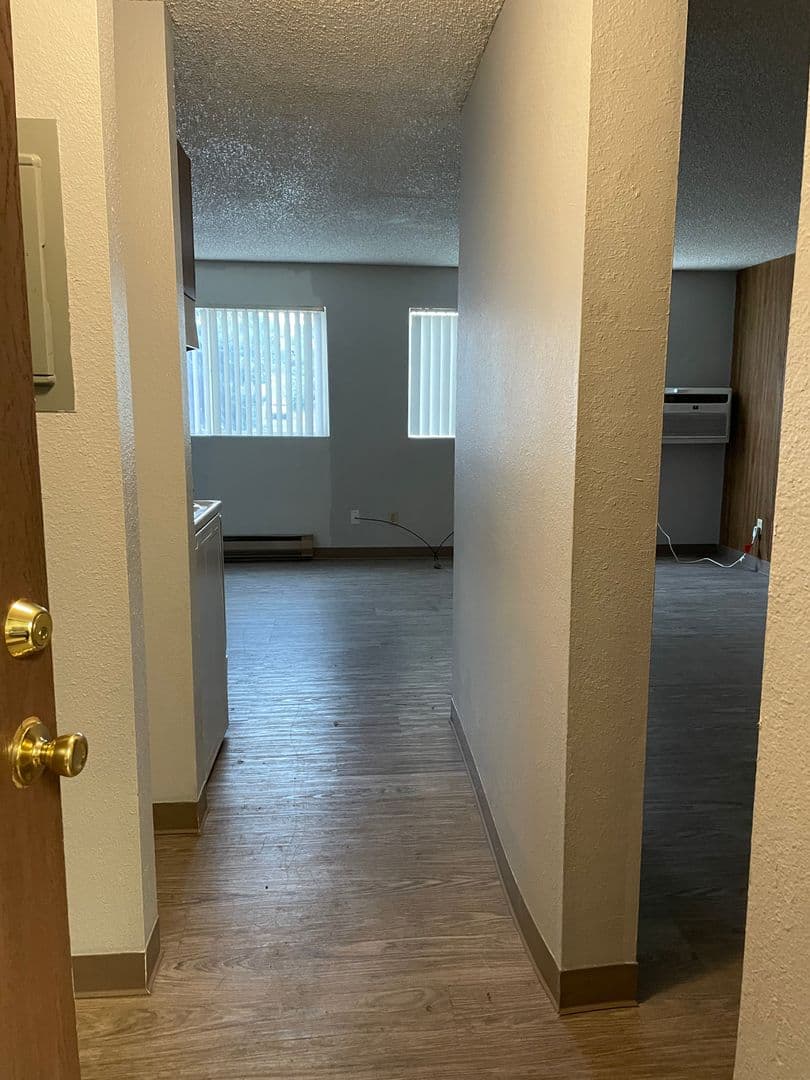 La Grande Apartment: 2310 E Q Ave - 11