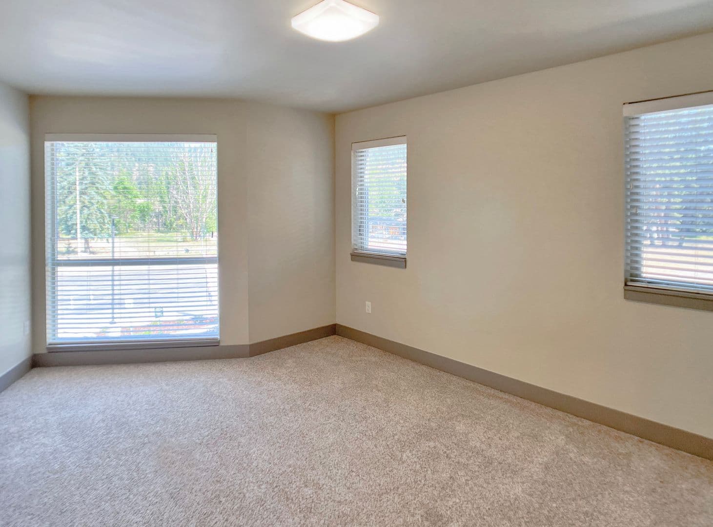 Coeur d Alene Apartment: 315 E Coeur d'Alene Lake Drive