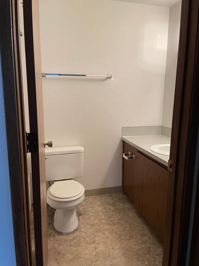 La Grande Apartment: 2310 E Q Ave - 48