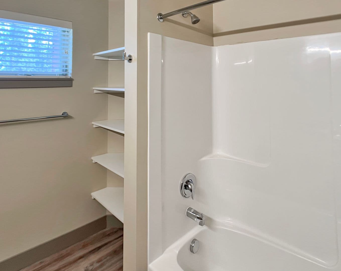 Coeur d Alene Apartment: 315 E Coeur d'Alene Lake Drive