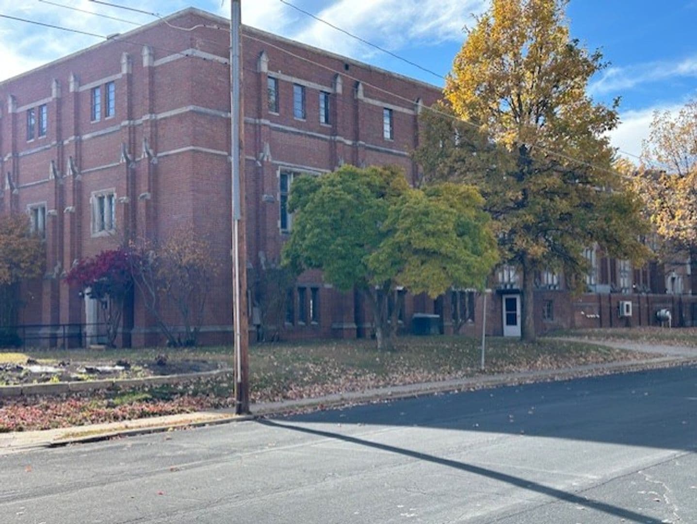 Davenport Apartment: 1607 W 12th Street