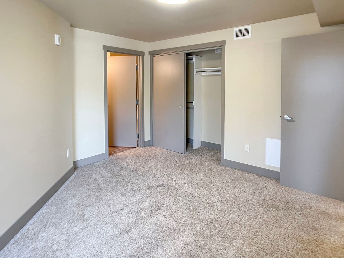Coeur d Alene Apartment: 315 E Coeur d'Alene Lake Drive