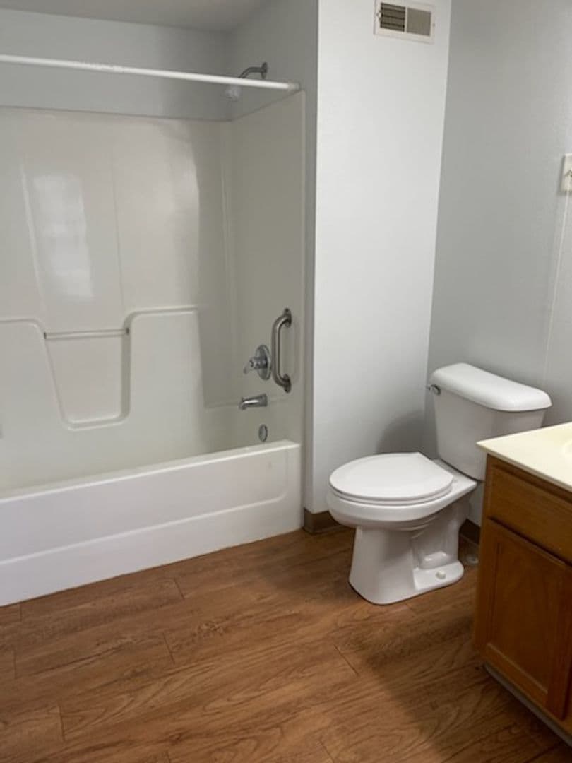 Davenport Apartment: 1607 W 12th Street