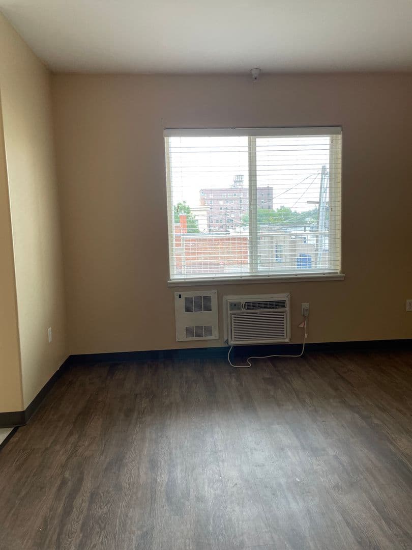 La Grande Apartment: 1208 Adams Avenue
