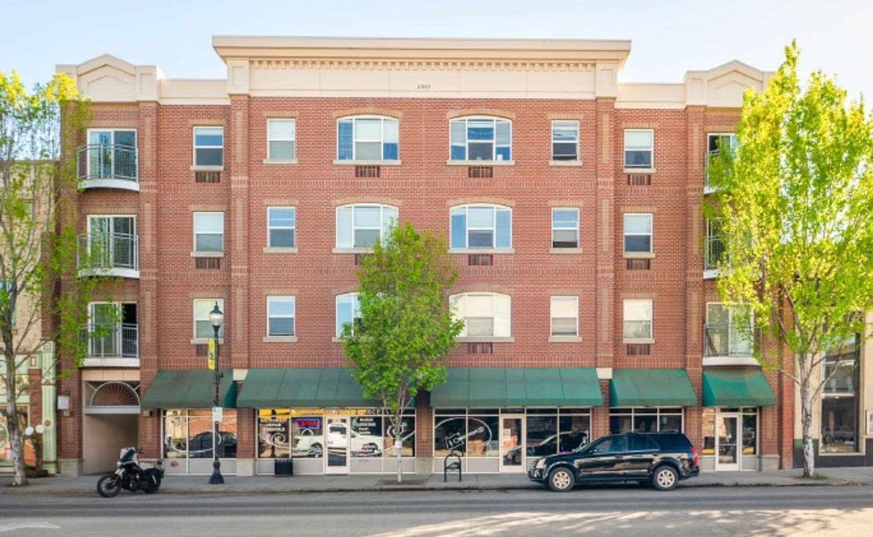 La Grande Apartment: 1208 Adams Avenue