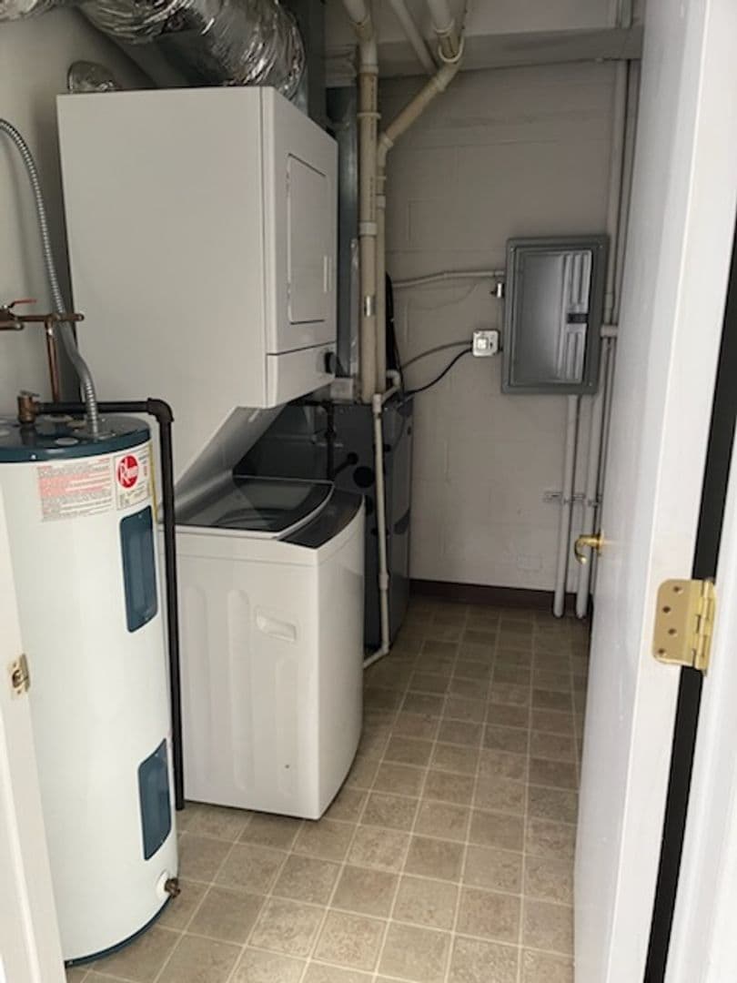 Davenport Apartment: 1607 W 12th Street