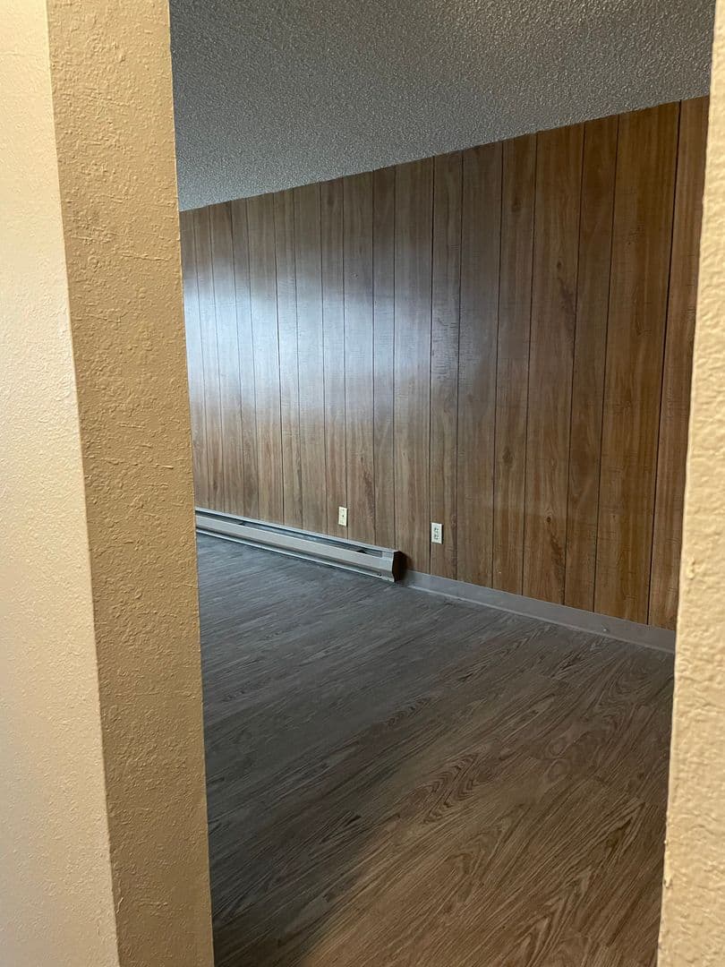 La Grande Apartment: 2310 E Q Ave - 11