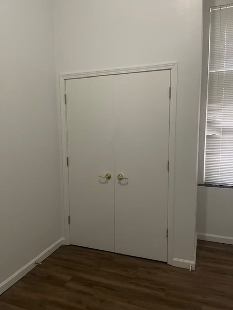Davenport Apartment: 1607 W 12th Street