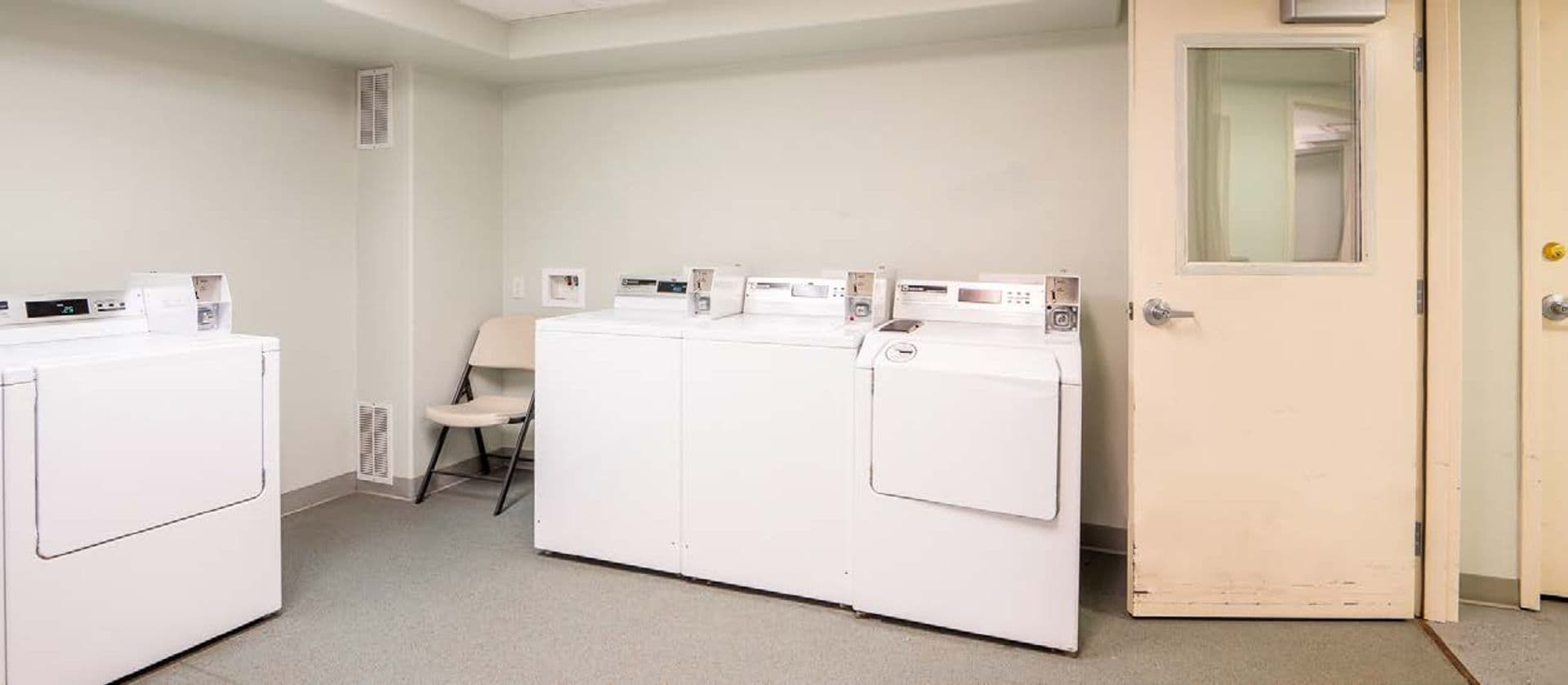 La Grande Apartment: 1208 Adams Avenue