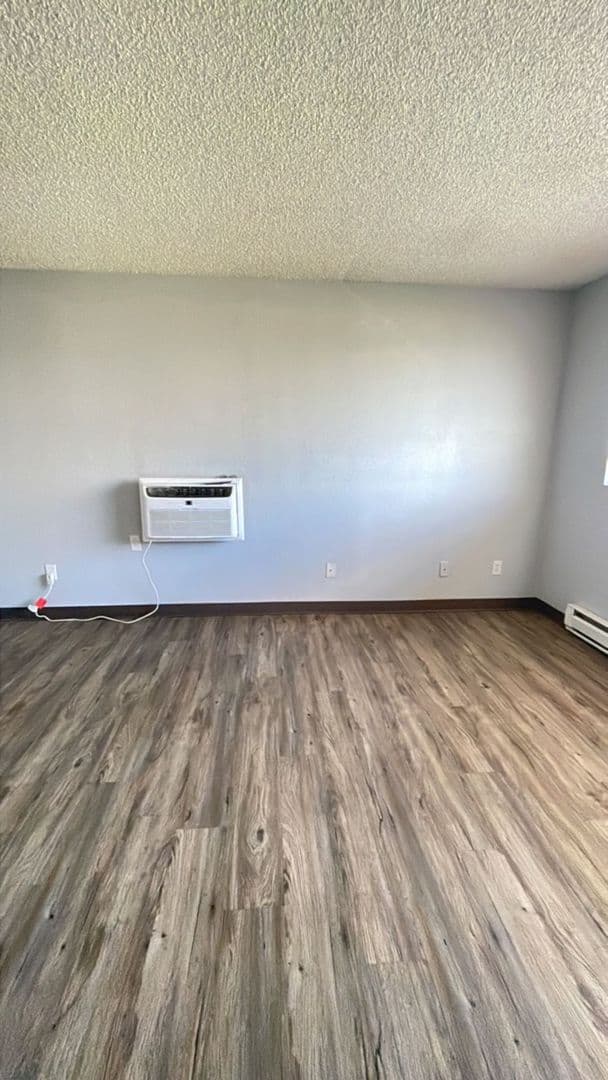 La Grande Apartment: 2310 E Q Ave - 27