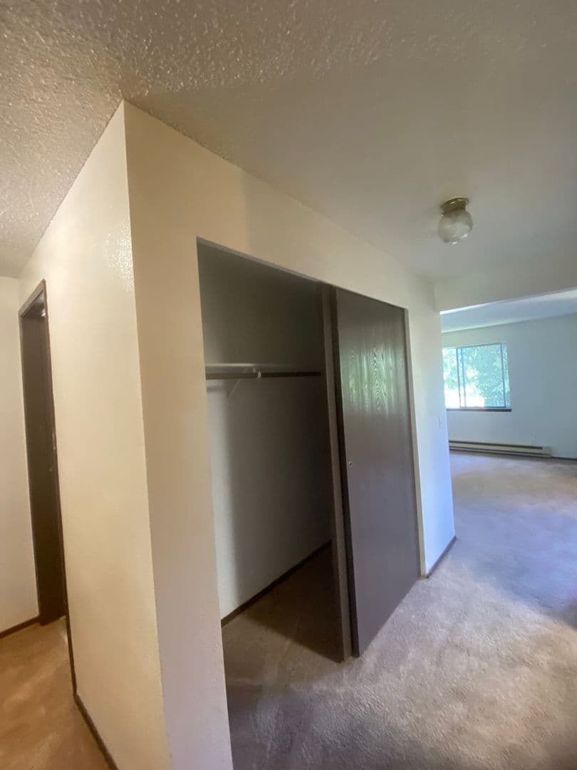 South Bend Apartment: 506 Willapa Ave