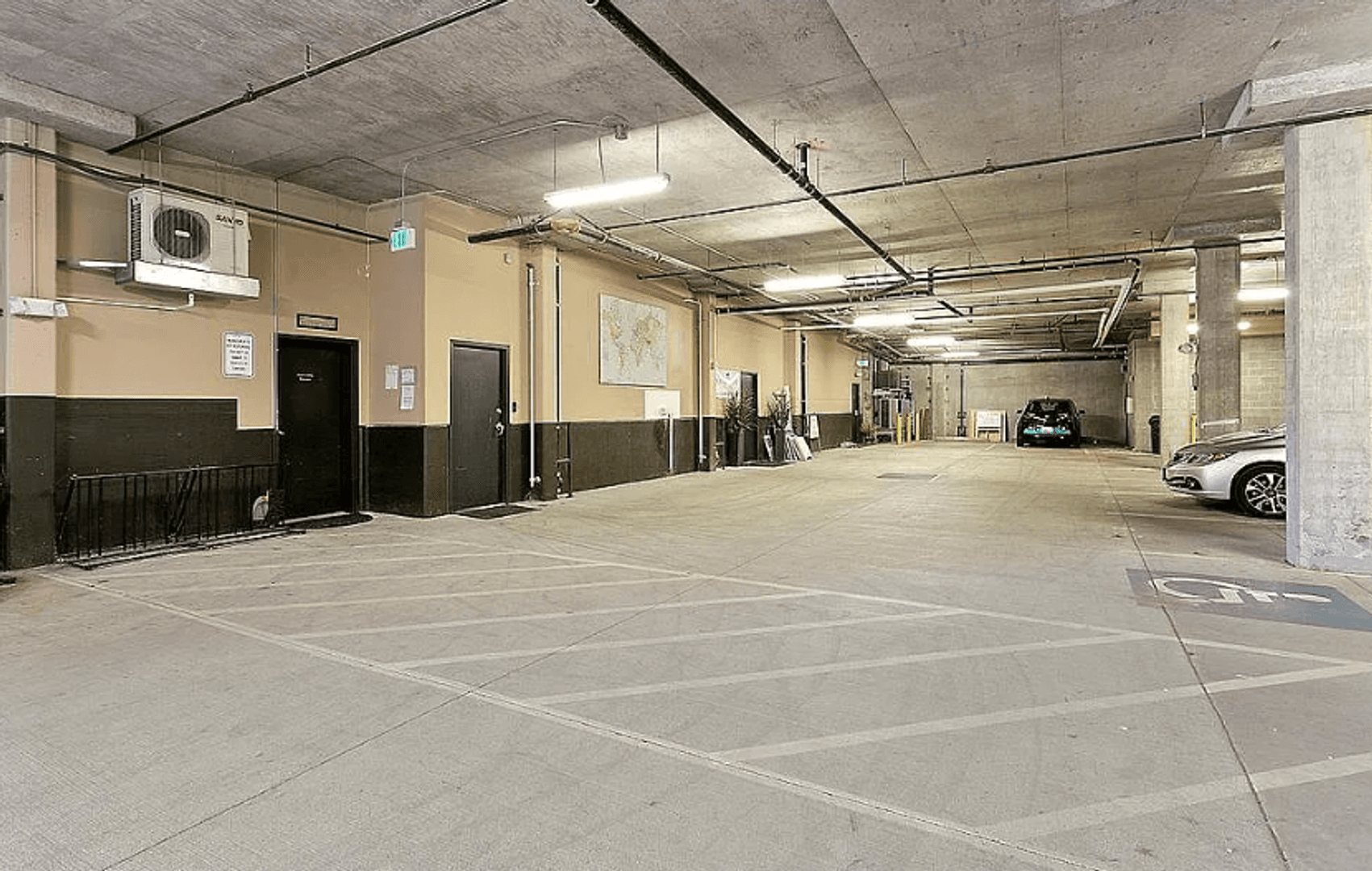 Seattle Apartment: 1400 N 80th St