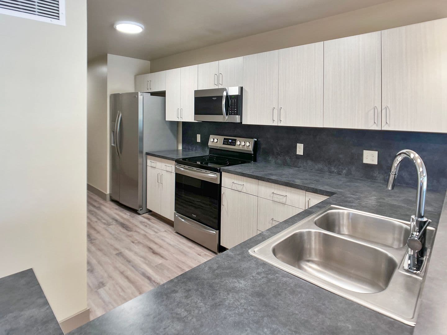Coeur d Alene Apartment: 315 E Coeur d'Alene Lake Drive