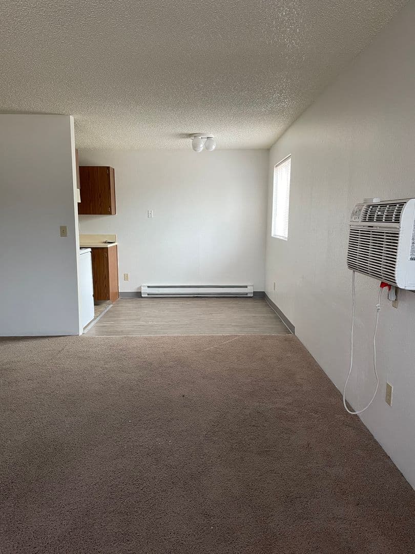 La Grande Apartment: 2310 E Q Ave - 48