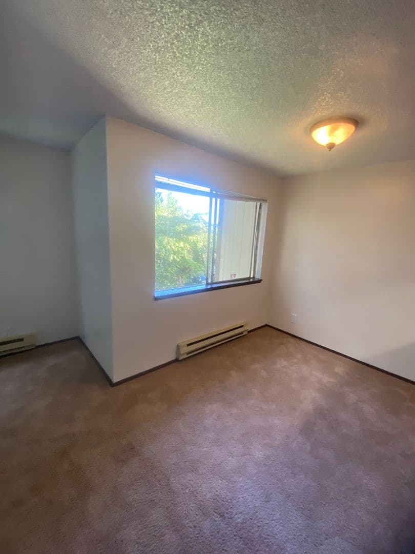 South Bend Apartment: 506 Willapa Ave