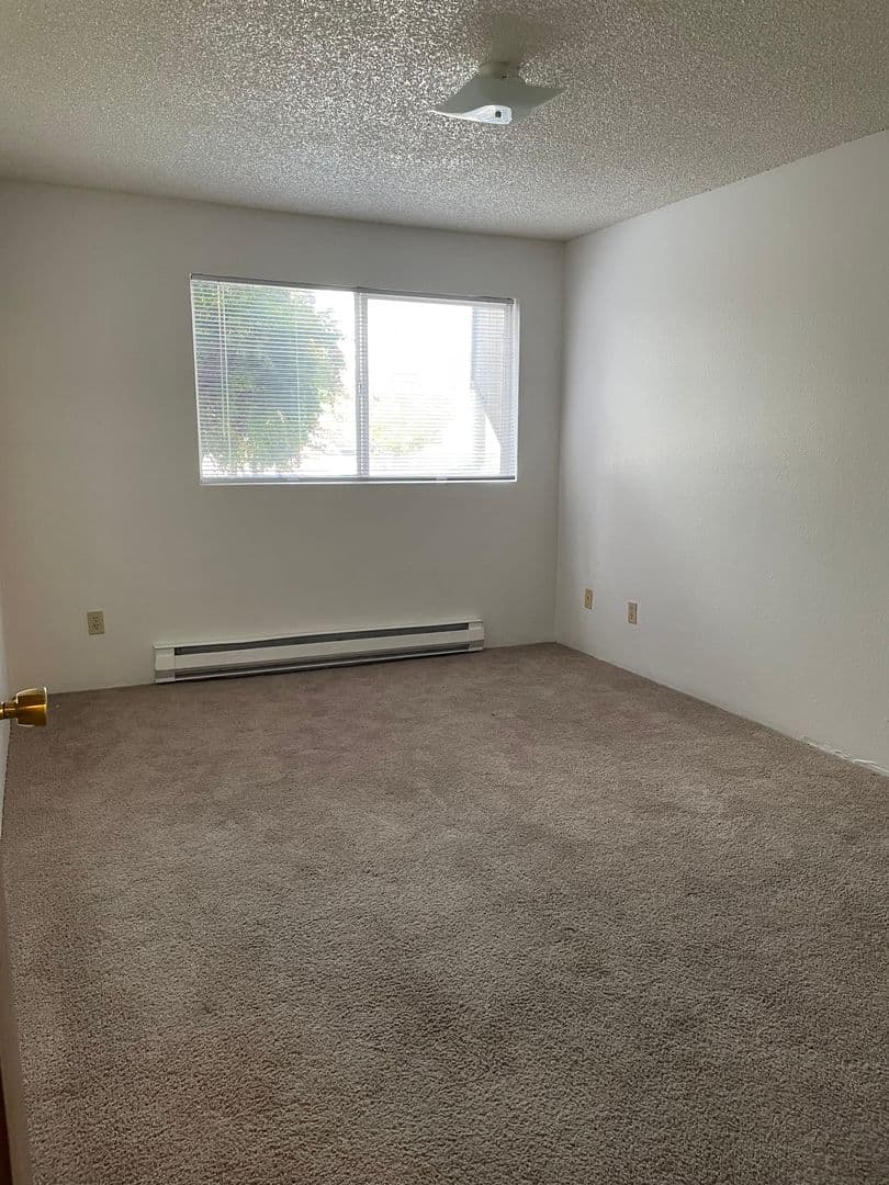 La Grande Apartment: 2310 E Q Ave - 48