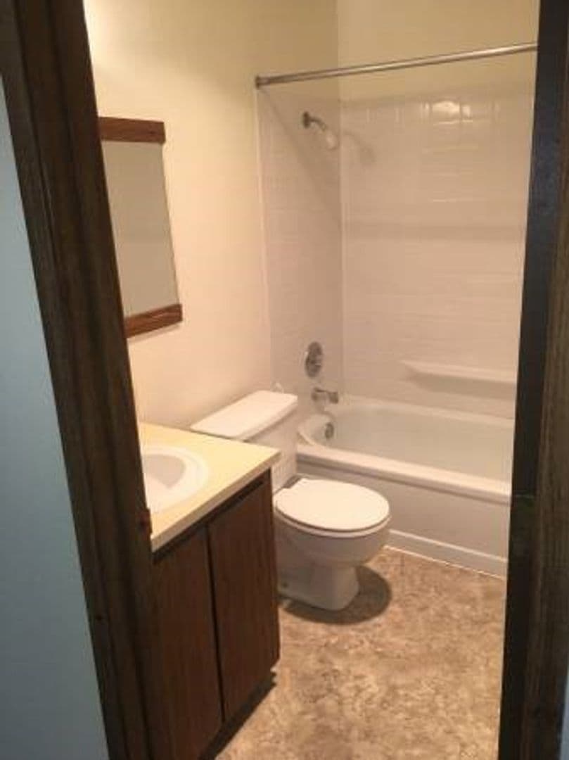 La grande Apartment: 2310 E Q Ave - 43