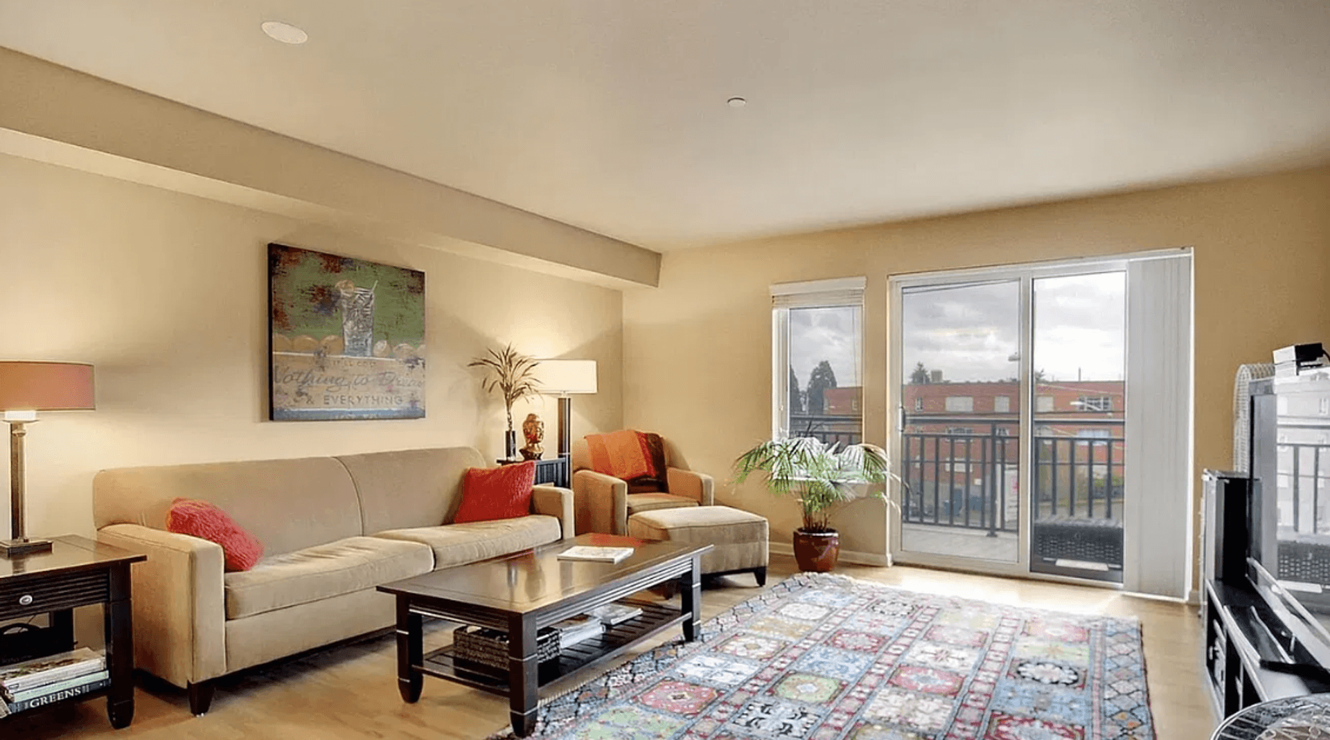 Seattle Apartment: 1400 N 80th St