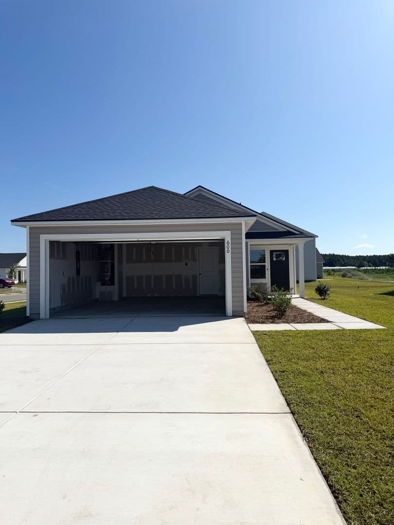 Loris House: 600 Shady Ridge Road