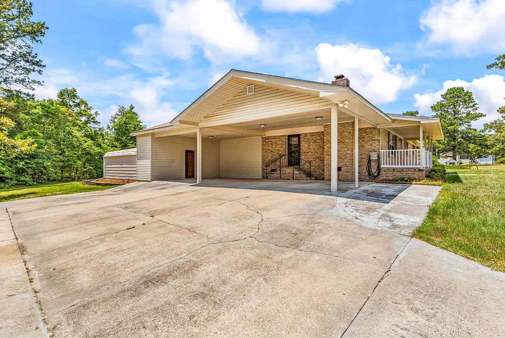 Aynor House: 1354 Rogers Road