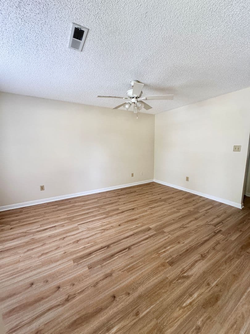 Conway Townhome: 1100 Pine Street, Unit A