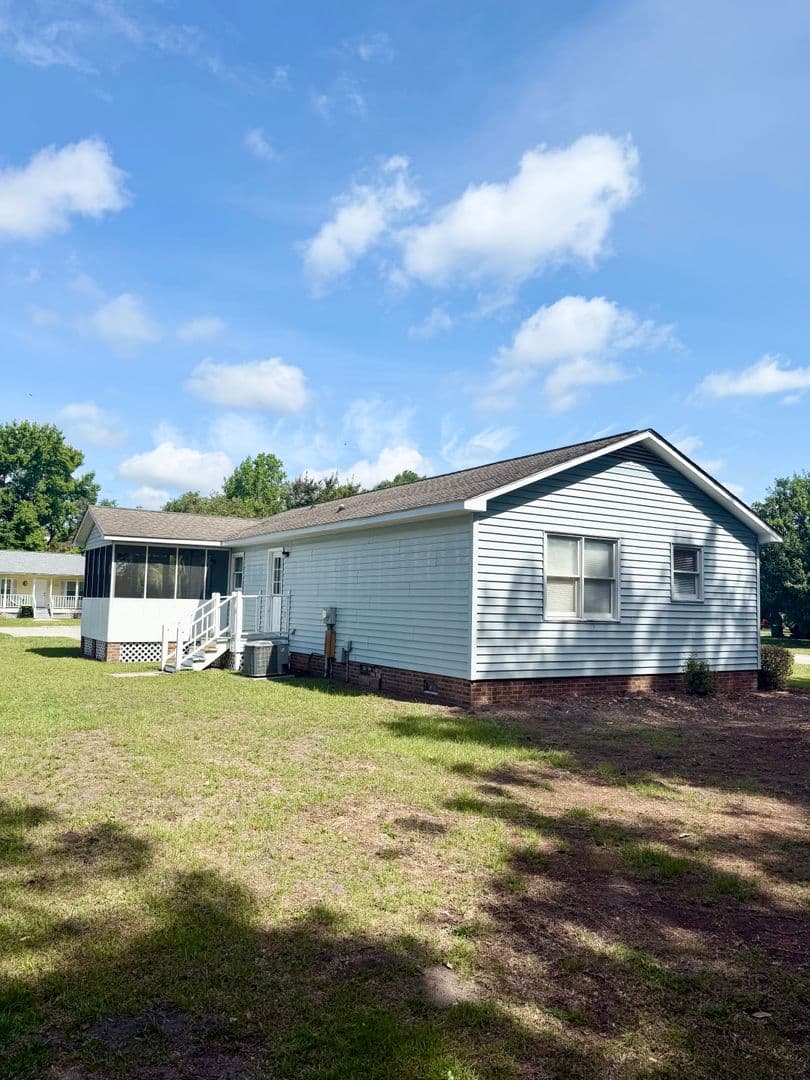 Conway House: 261 Youpon Drive