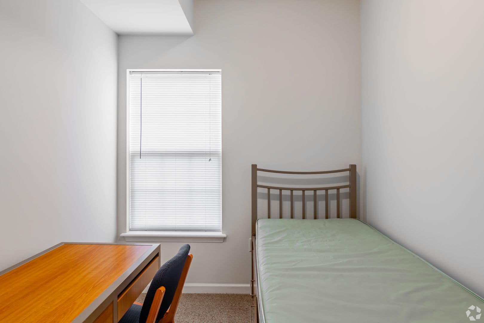 Shippensburg Apartment: 14 Kenneth Ave