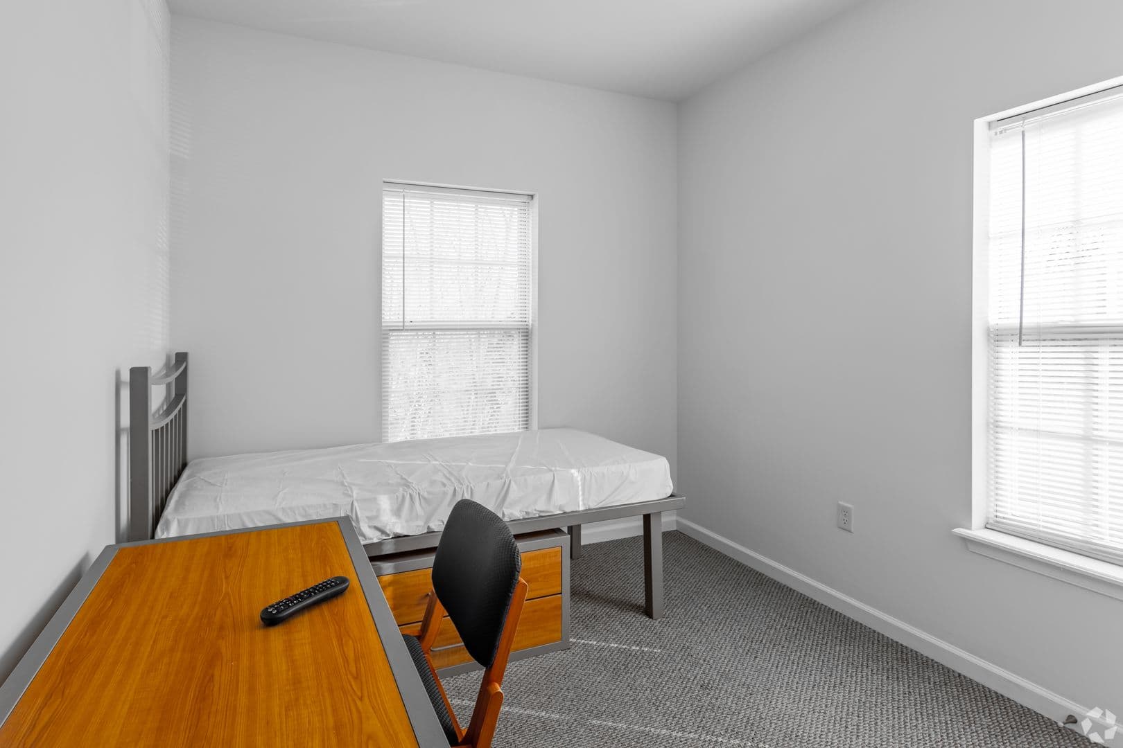 Shippensburg Apartment: 14 Kenneth Ave
