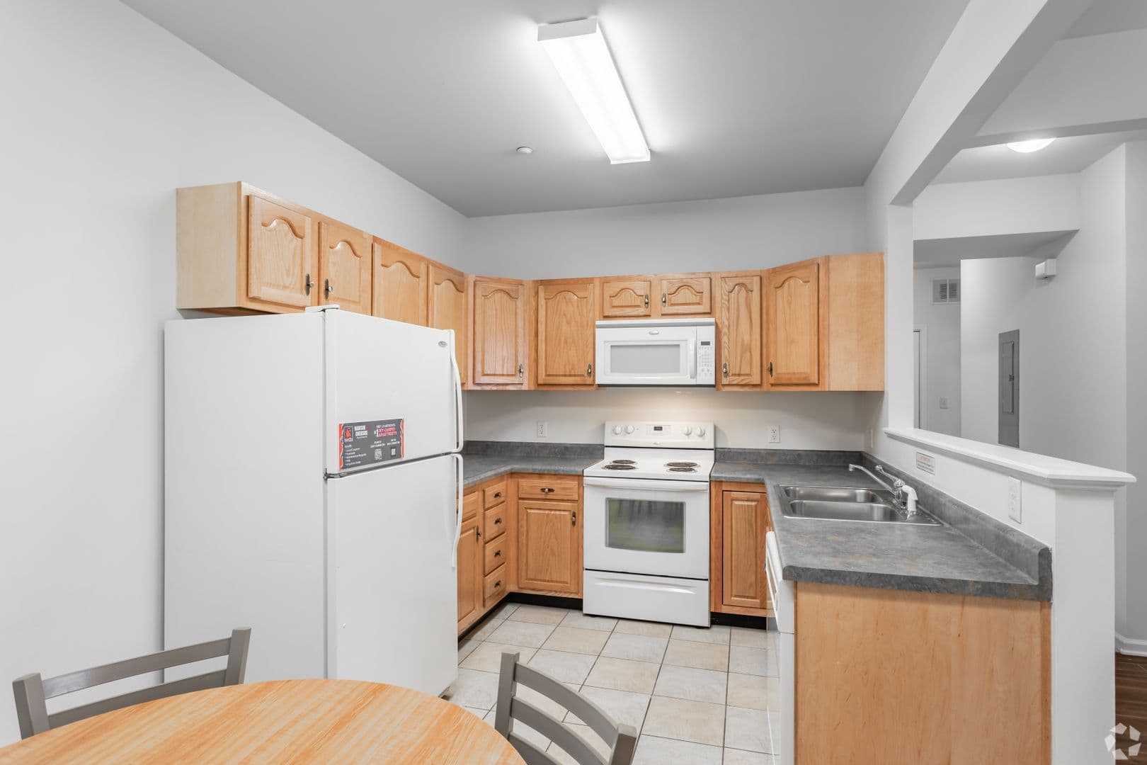 Shippensburg Apartment: 14 Kenneth Ave