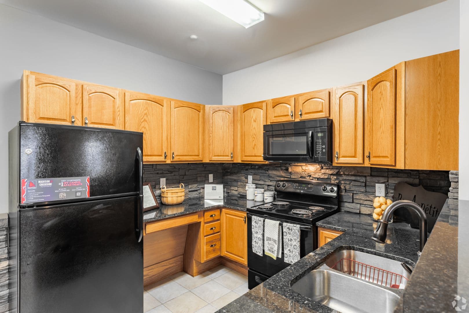 Shippensburg Apartment: 14 Kenneth Ave