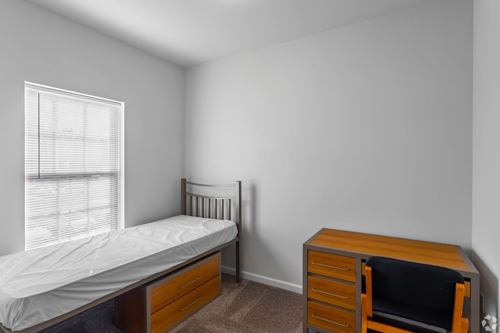 Shippensburg Apartment: 14 Kenneth Ave