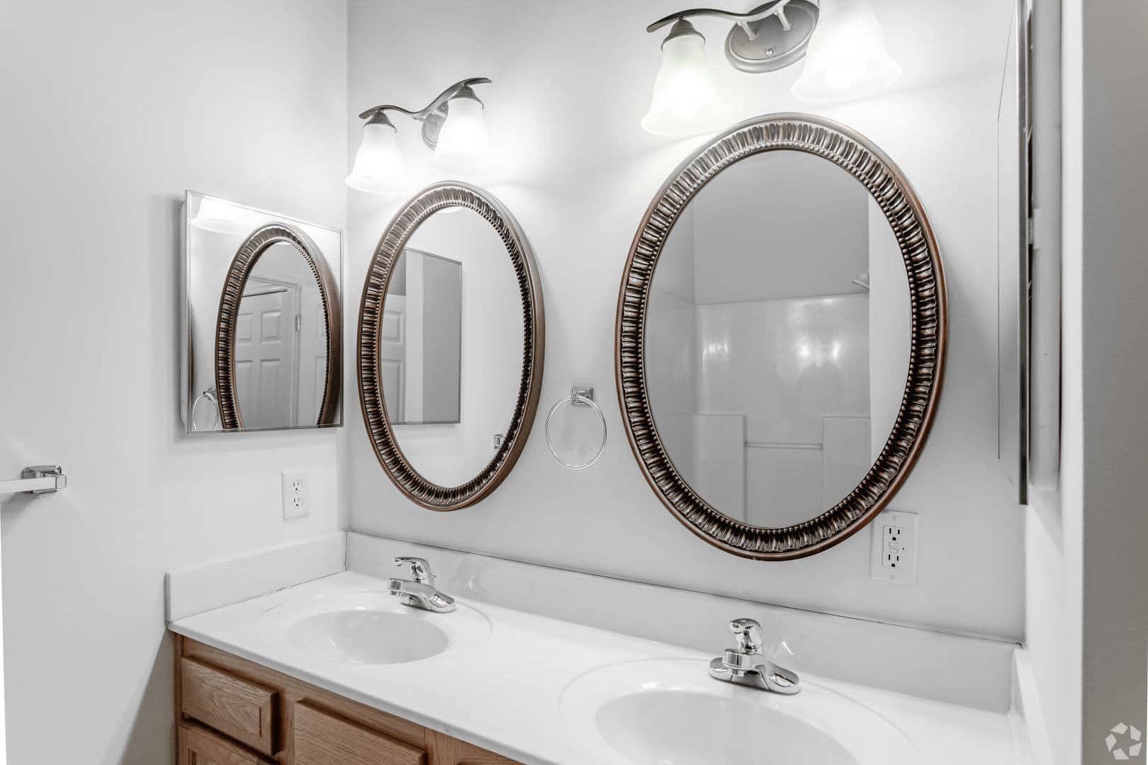 Shippensburg Apartment: 14 Kenneth Ave