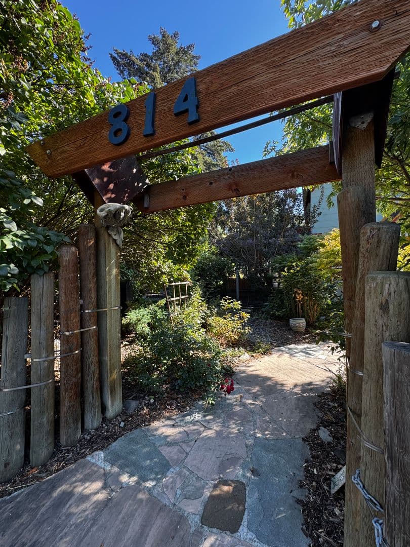 Ellensburg House: 814 E 5th Ave