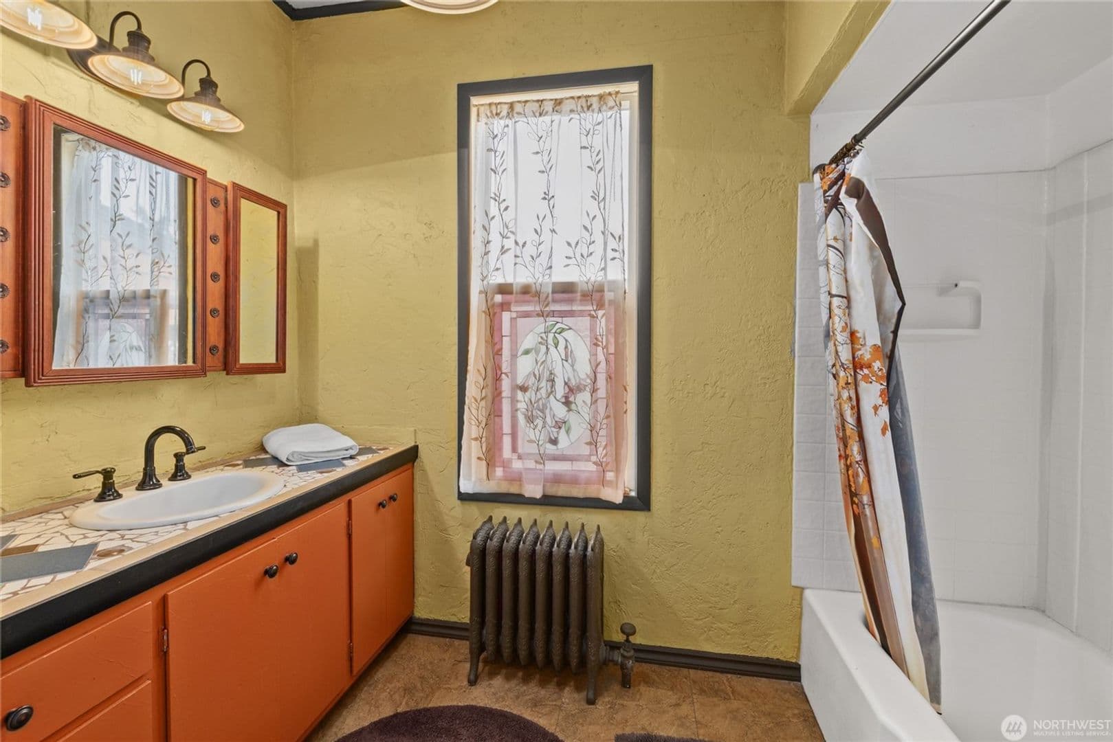 Ellensburg House: 312 E Manitoba