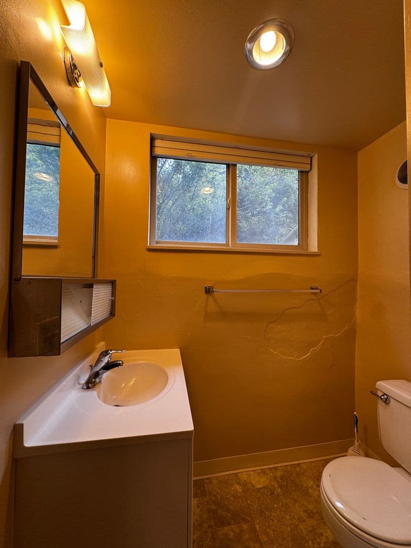 Ellensburg Apartment: 700 E 5th Ave