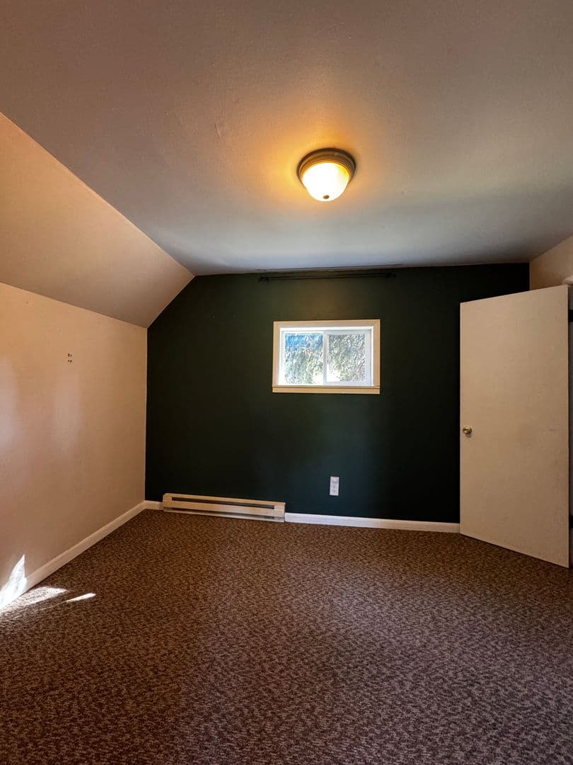 Ellensburg House: 814 E 5th Ave