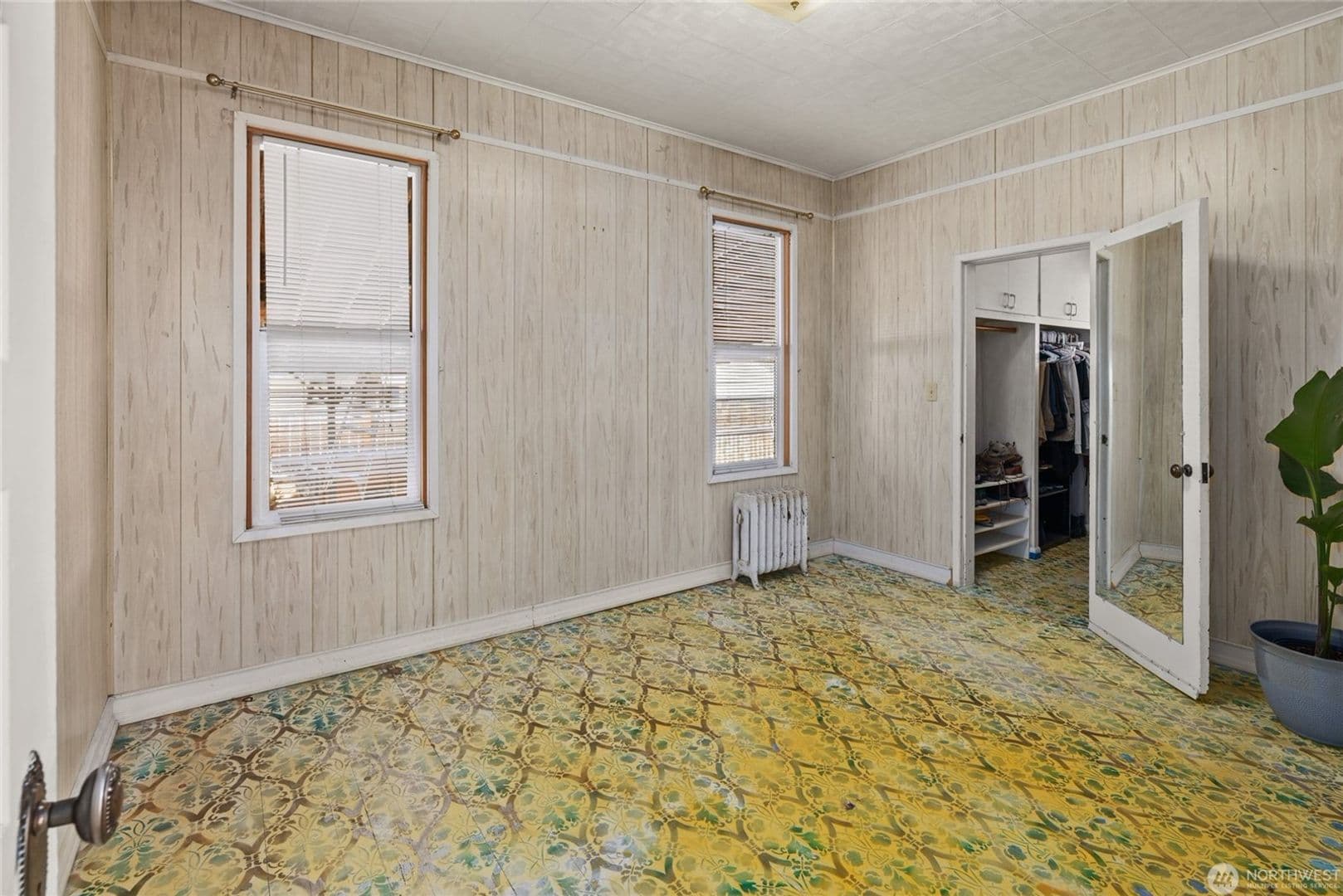 Ellensburg House: 312 E Manitoba