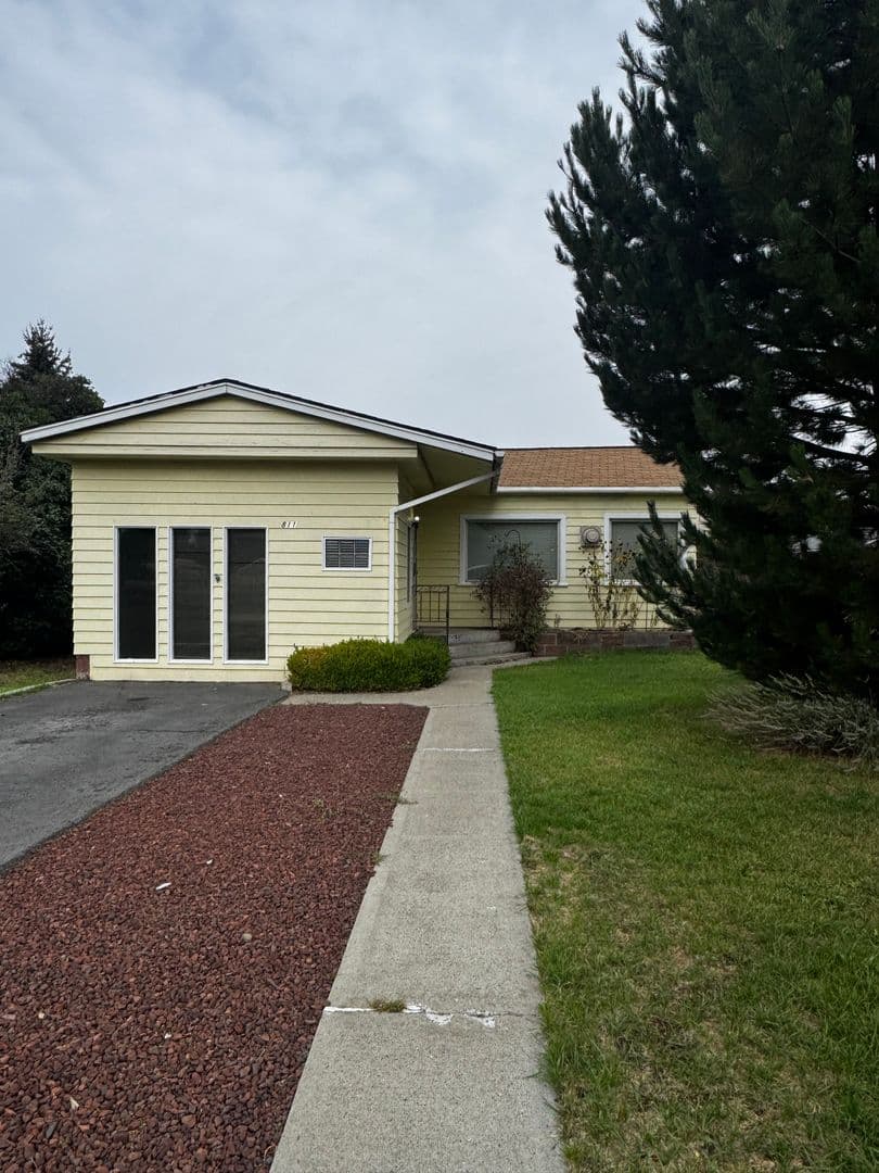 Ellensburg House: 811 E Spokane Ave