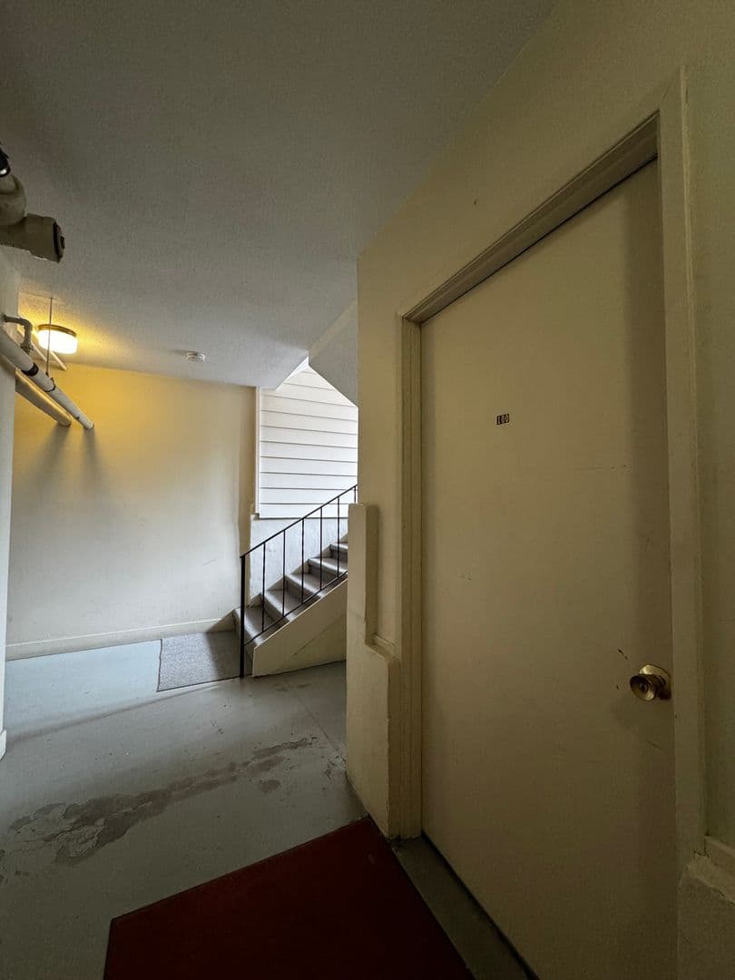 Ellensburg Apartment: 700 E 5th Ave