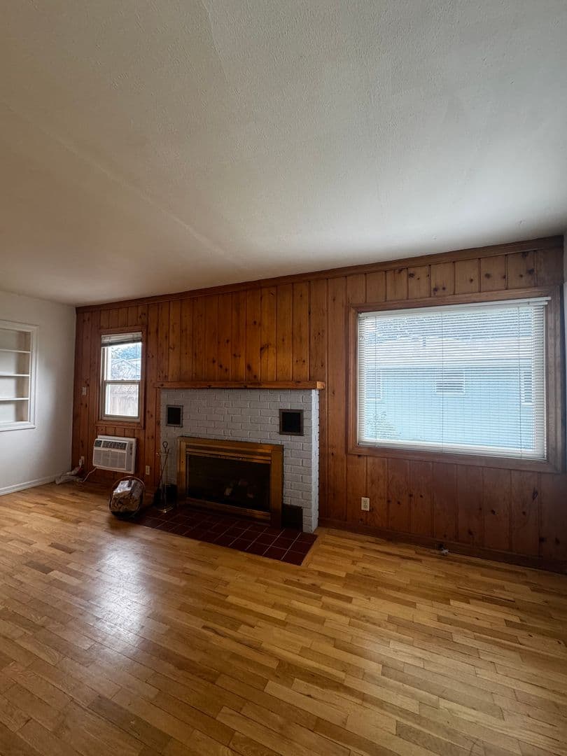 Ellensburg House: 811 E Spokane Ave