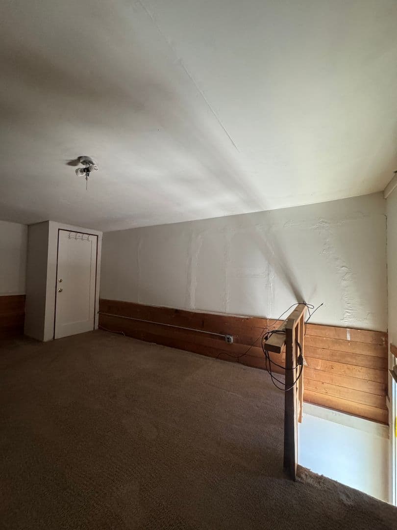 Ellensburg, WA 98926 Apartment: 306 1/2 N Main St