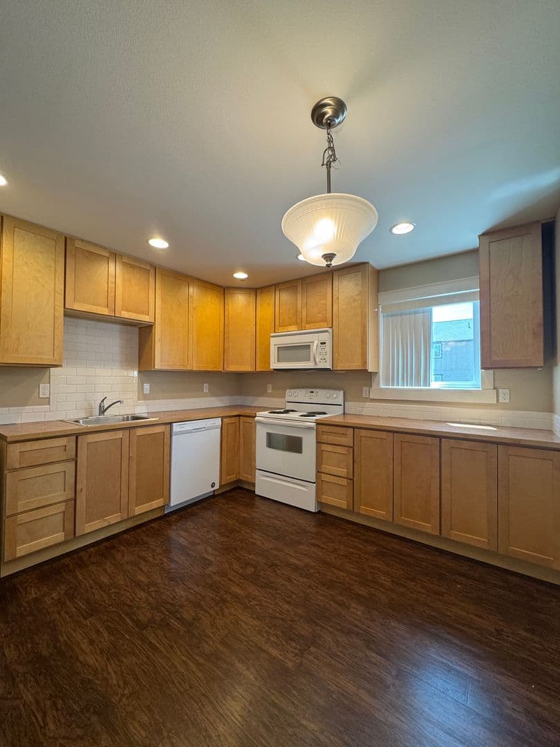 Ellensburg Apartment: 2239 Airport Rd