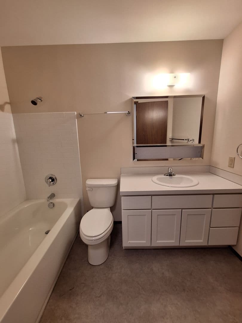 Ellensburg Apartment: 700 E 5th Ave