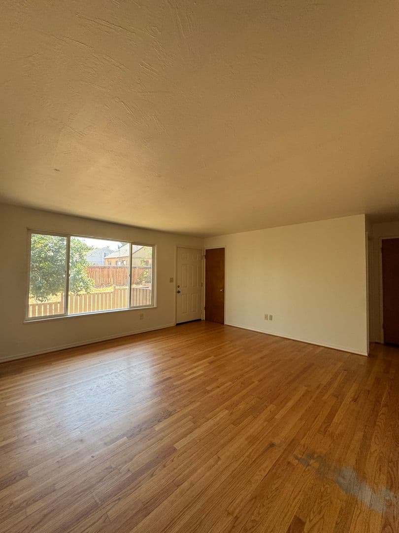 Ellensburg Apartment: 1100 N B St