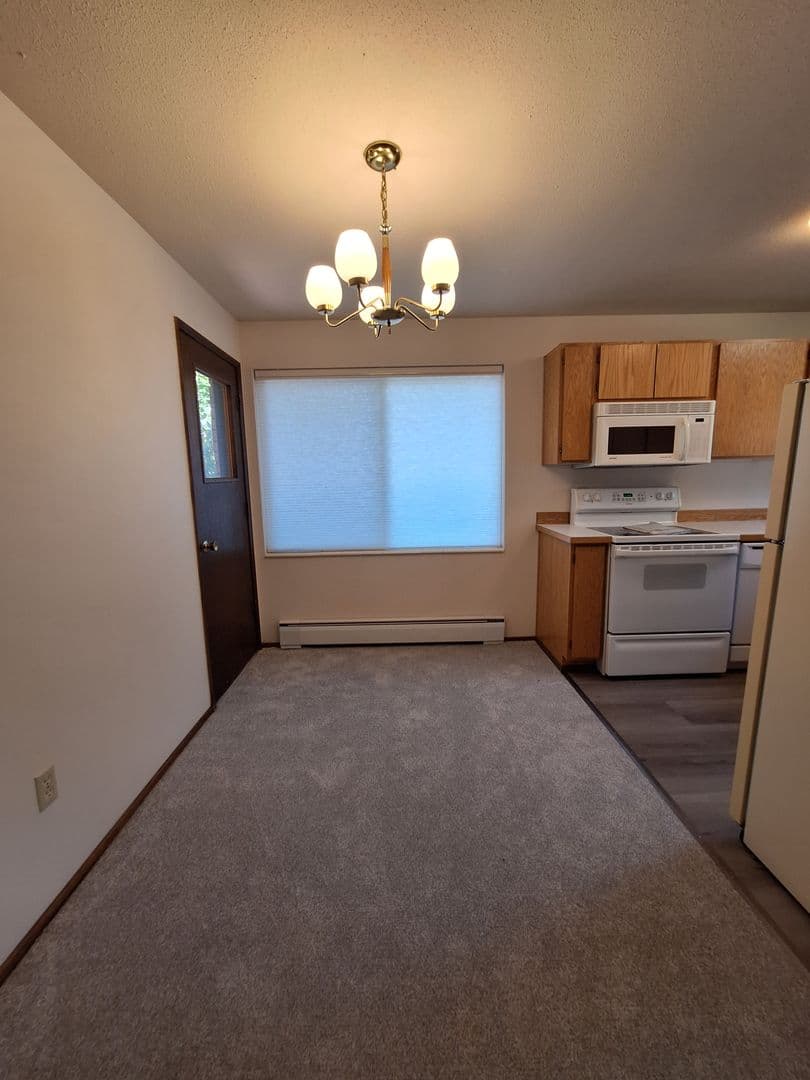 Ellensburg Apartment: 700 E 5th Ave