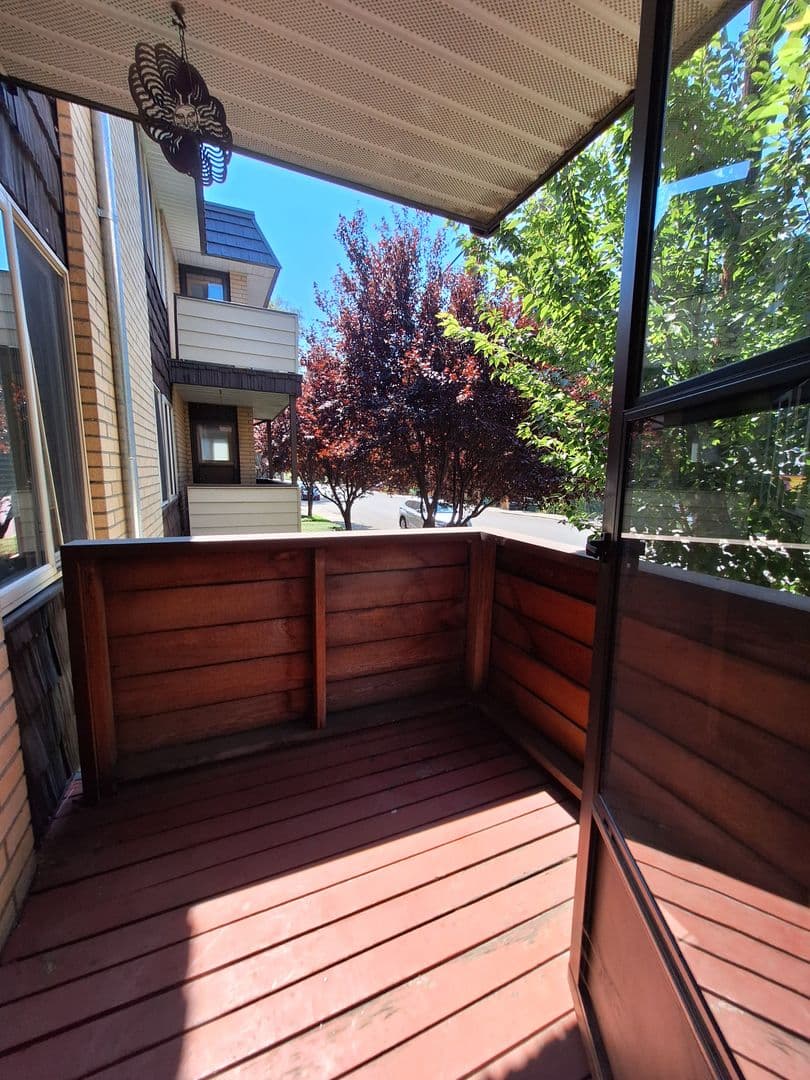 Ellensburg Apartment: 700 E 5th Ave