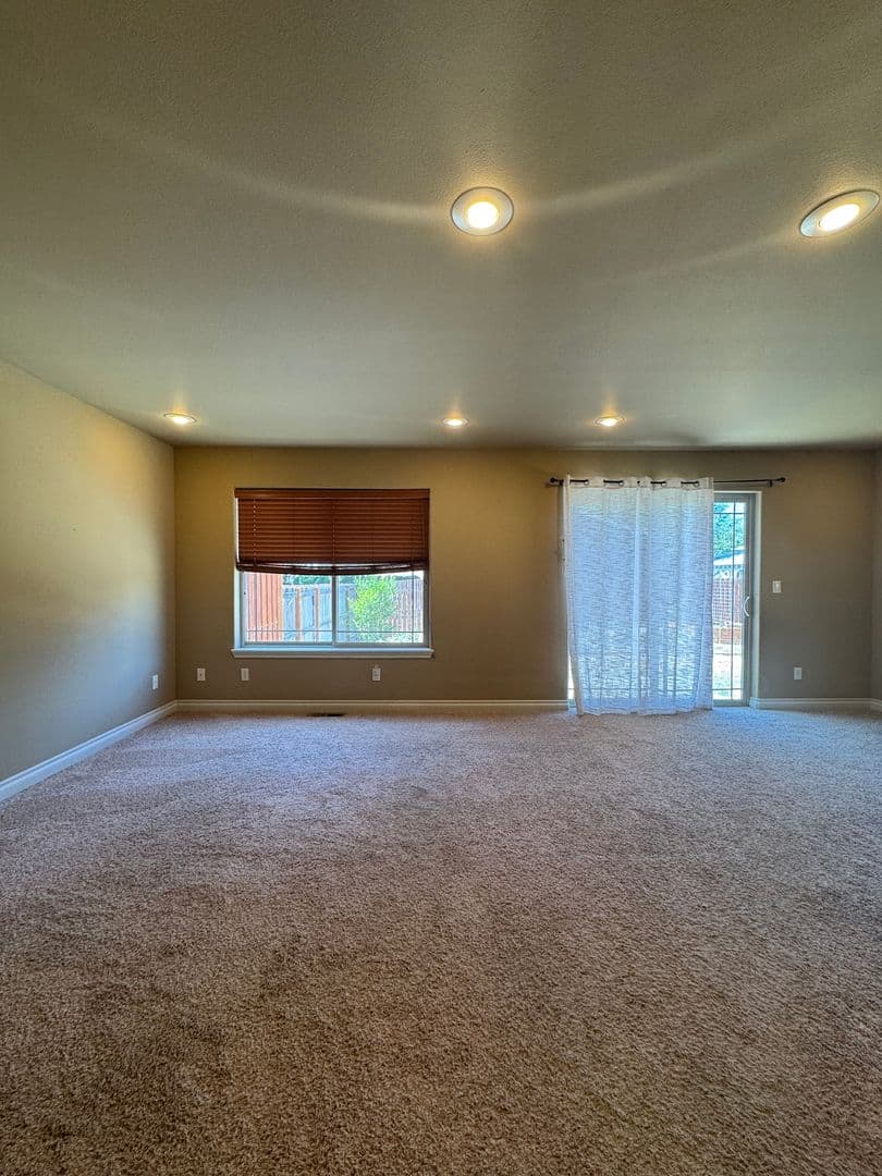 Ellensburg Apartment: 605 S. Tamarack St
