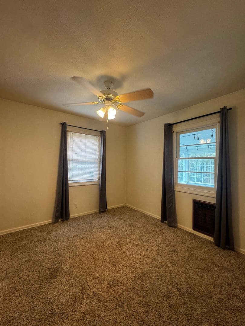 Ellensburg House: 811 E Spokane Ave